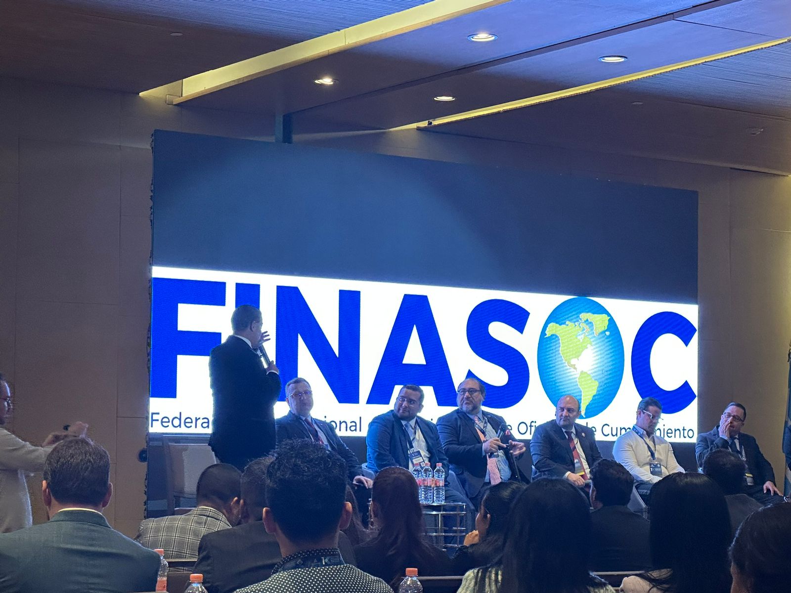 Participación en Foro de FINASOC